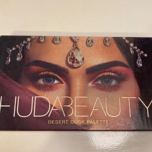 HUDA BEAUTY Desert Dusk Eyeshadow Palette